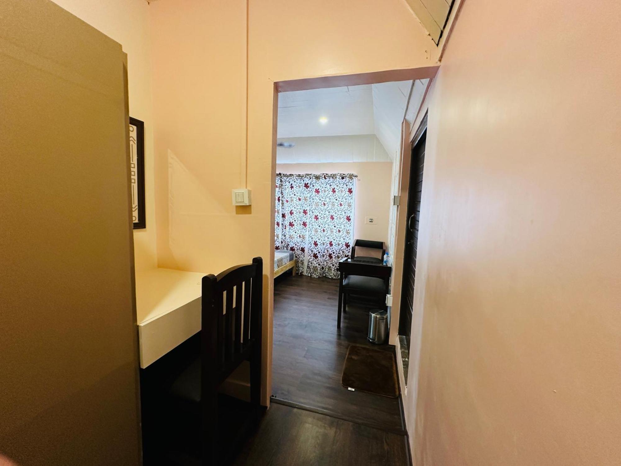 The Chinar Retreat Hut Hotell Srīnagar Rum bild
